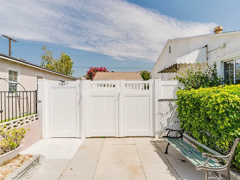 2027 Bonita Ave — Photo 4