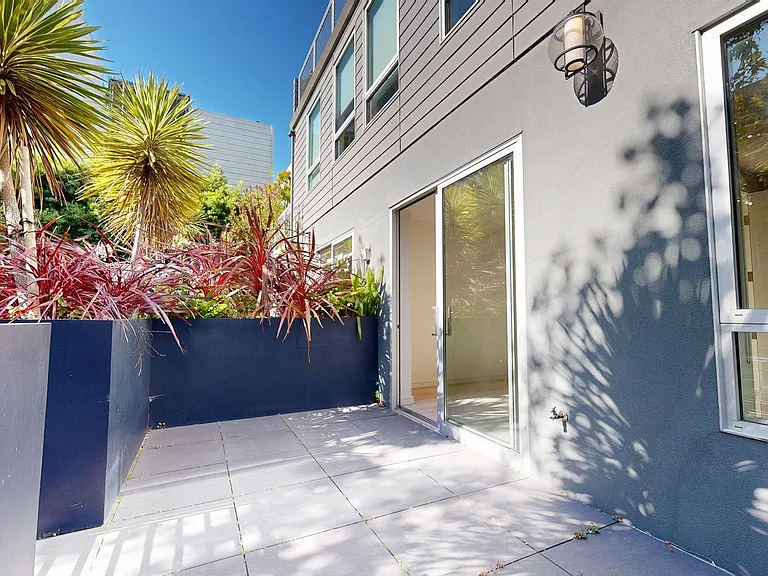 606 Capp St #105 — Photo 8