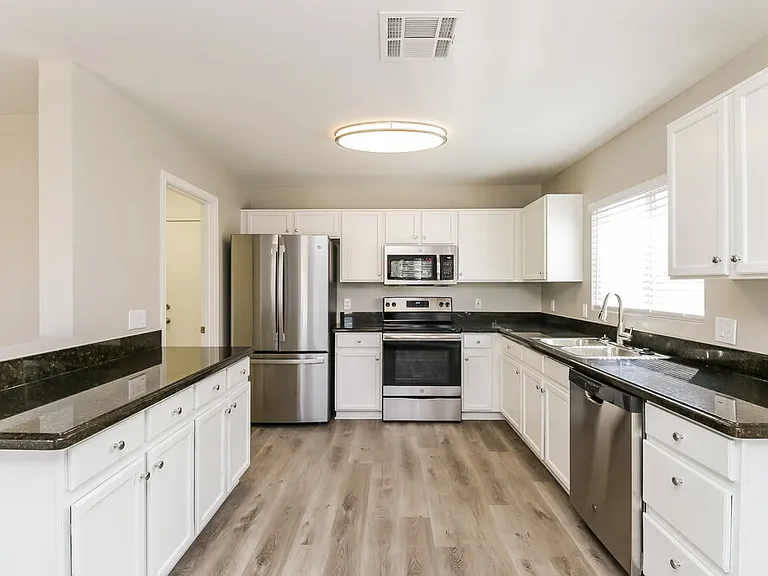 1194 S Anvil Pl — Photo 7