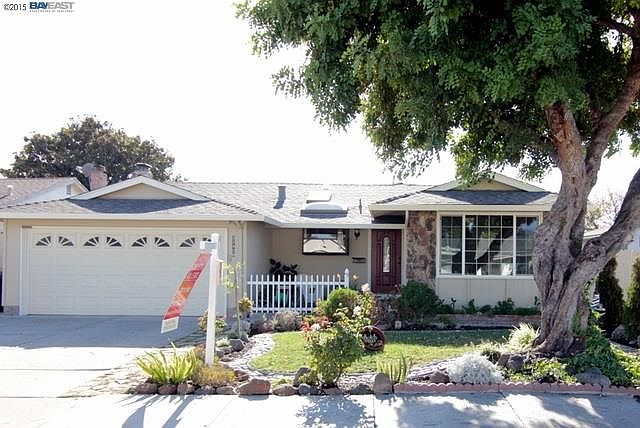 1st image of 32420 Lois Way