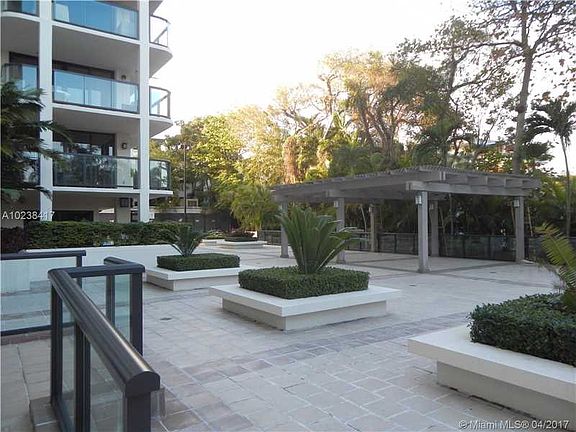 3rd image of 2575 S Bayshore Dr APT 1B