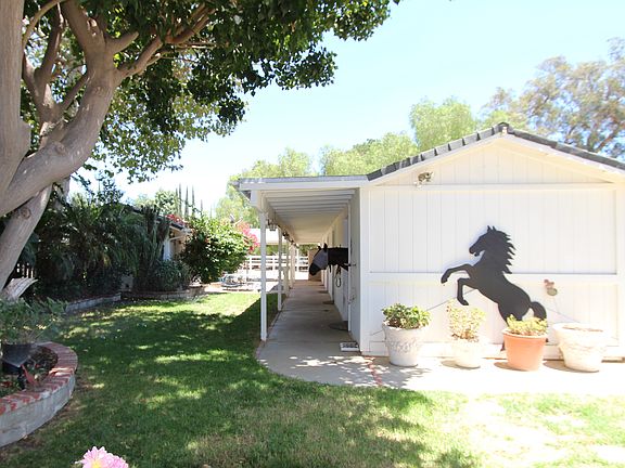 5 Stall barn & guest house