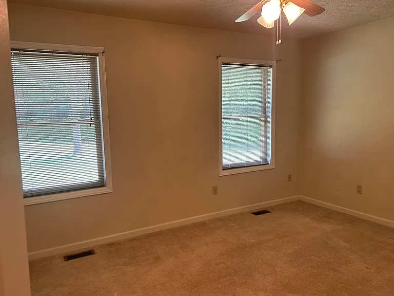 446 Lightwood Rd — Photo 11