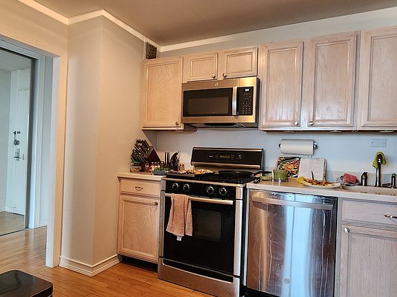 3rd image of 2800 N Lake Shore Dr APT 1907