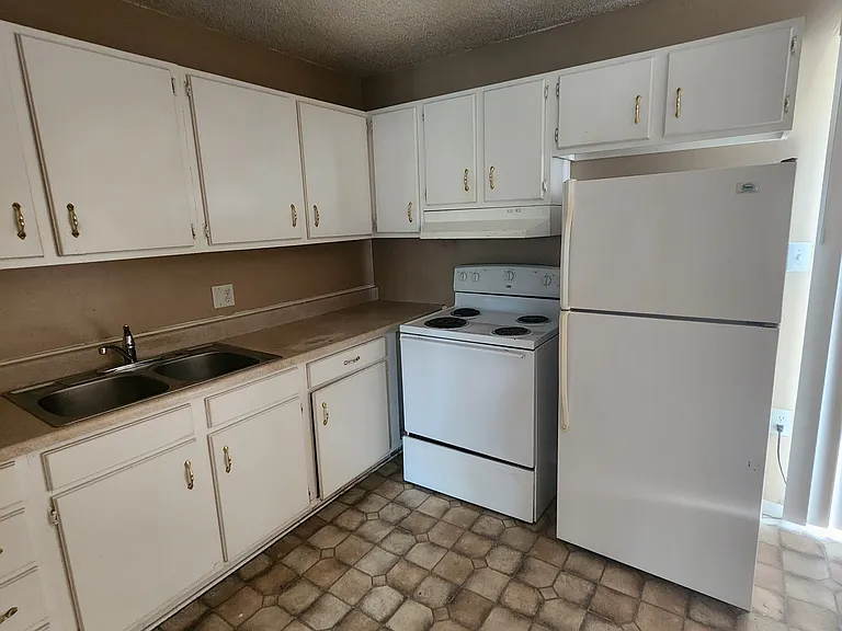 1310 E North St #24 — Photo 4