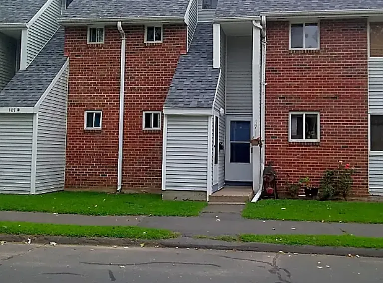 Piper Brook Apartments — Photo 2