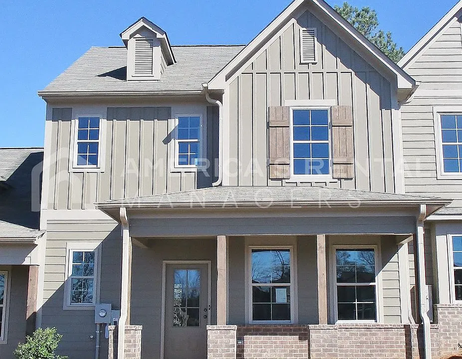 550 The Heights Ln