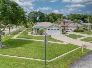 8095 Burlington Ct, Lake Worth, FL 33467