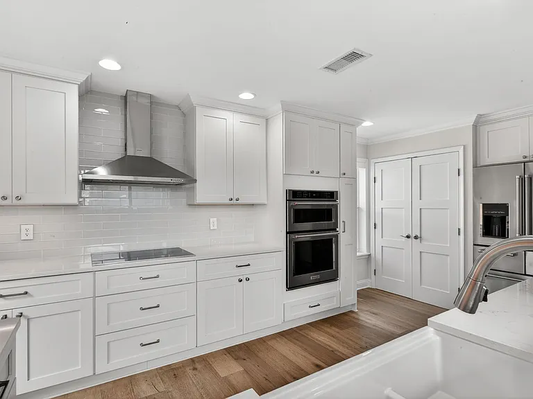 1766 Beach Ave — Photo 22
