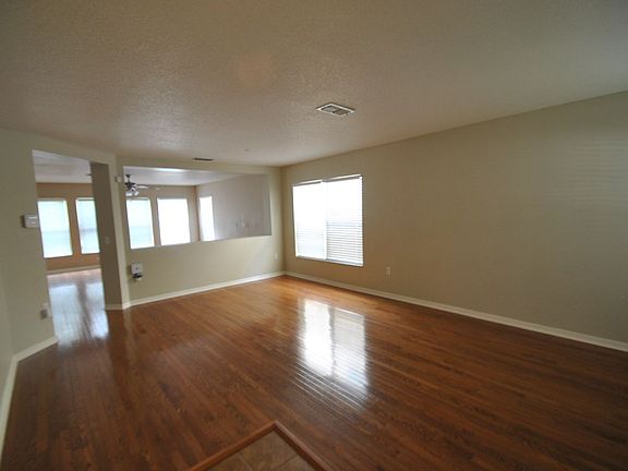 3rd image of 4685 Caverns Dr