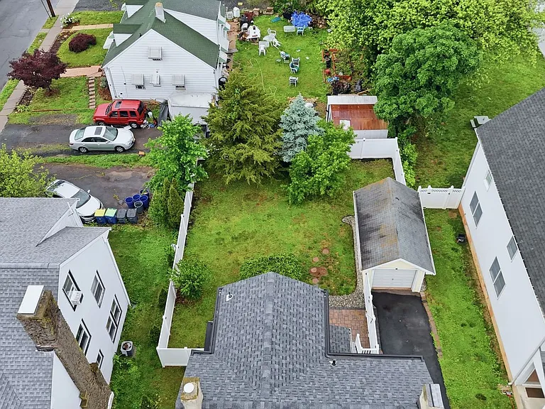 7 Fairview Ave — Photo 36