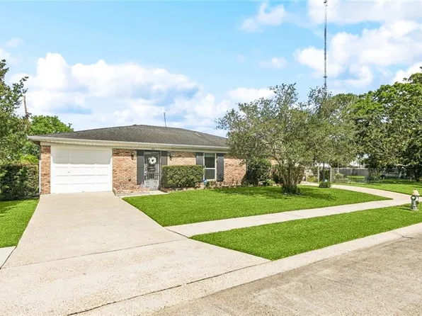 704 Fairlawn Dr, Gretna, LA 70056
