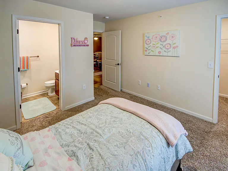 Nicholas Place Apartments — Photo 13