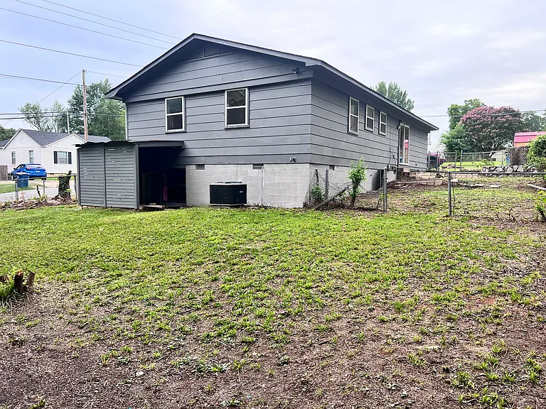 1107 Wilson St — Photo 12