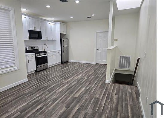 3rd image of 10750 Van Wyck Expy Floor 2