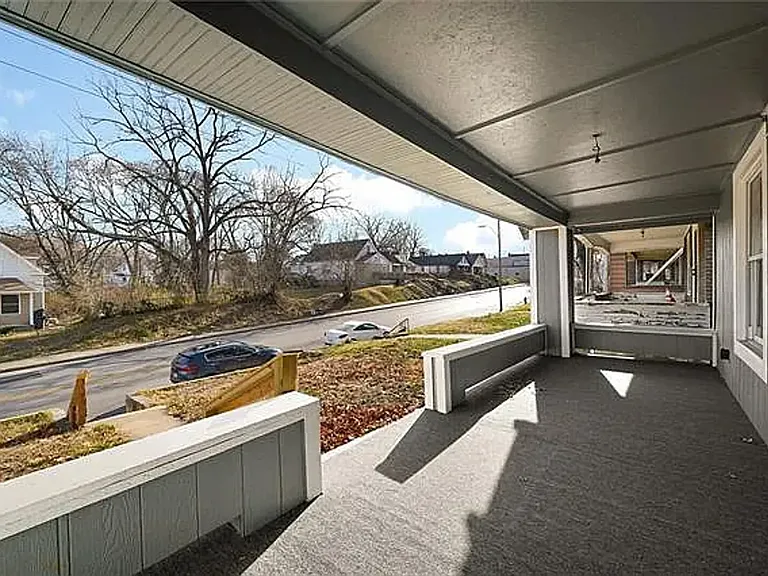 2614 Indiana Ave — Photo 3