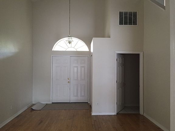 4th image of 146 Harwood Cir