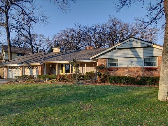 Great neighborhood for walking - the house is on a circle, not a through street, so there isn't a lo