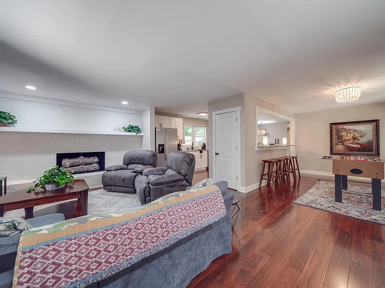 1510 Lynhurst Dr — Photo 17