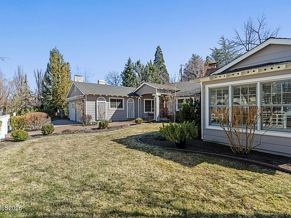 3rd image of 1030 La Rue Ave