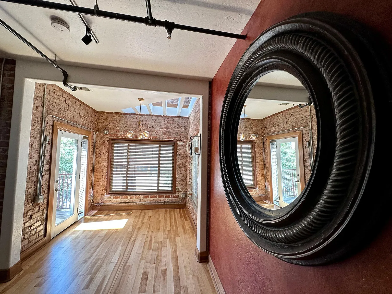 2 bed, 1200 sqft, $2,450 — Photo 2