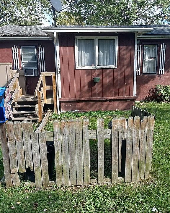 1st image of 1453 6th St