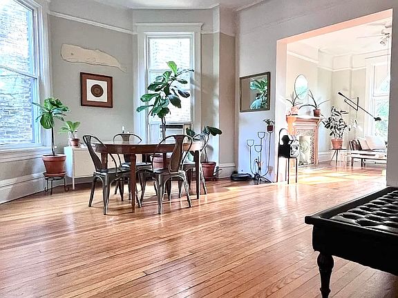 4th image of 1341 N Maplewood Ave #3