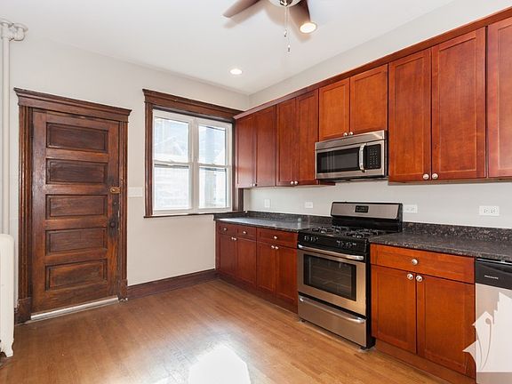 2nd image of 1043 W Dakin St #1B