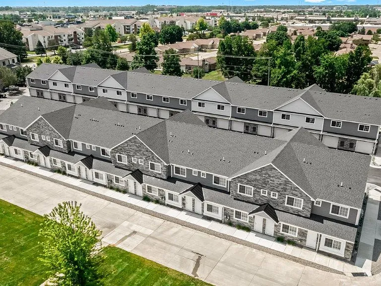 The Town Center Villas — Photo 34