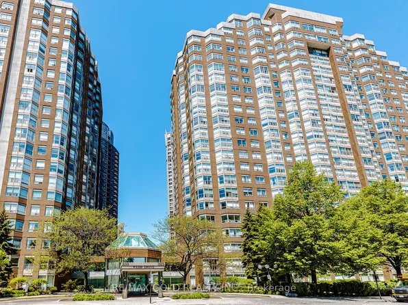 325 Webb Dr #Penthouse 201, Mississauga, ON L5B 3Z9
