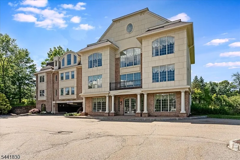 2 bed, 2.0 bath, $2,850 — Photo 2
