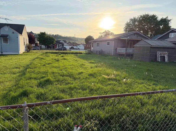 2626 S 8th St, Ironton, OH 45638
