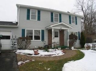 37 Hanson Cir, Henrietta, NY 14467