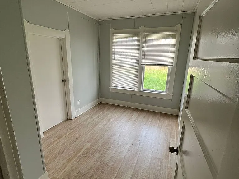 1107 Avenue A — Photo 15