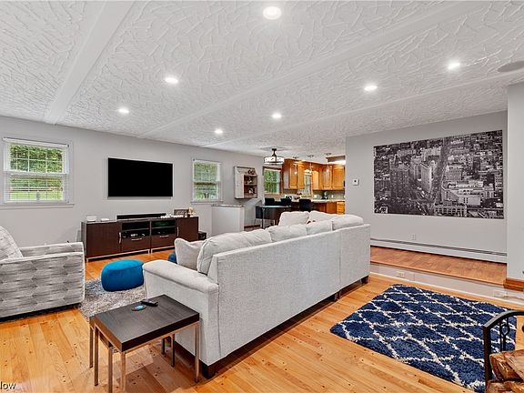 3rd image of 680 Woodland Ave