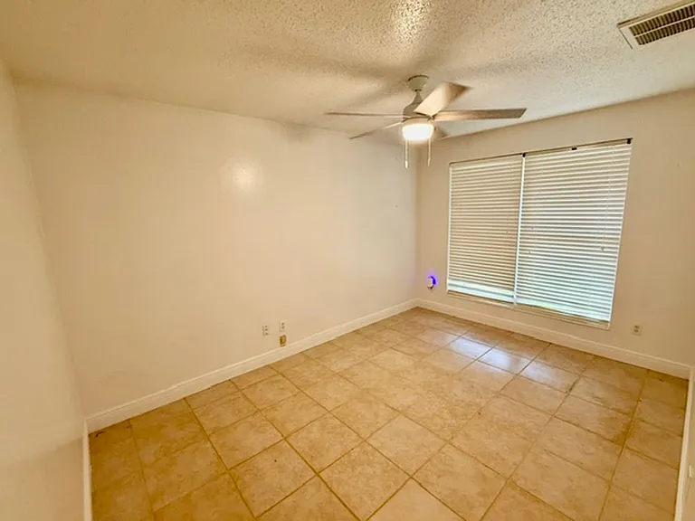 203 Hastings Ct — Photo 23