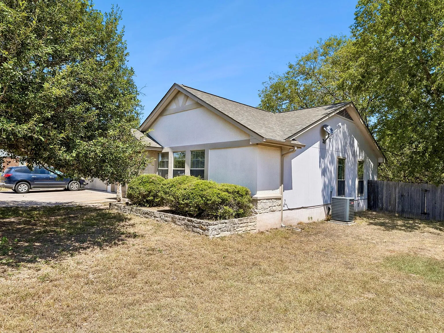 3 bed, 2.0 bath, 1222 sqft, $1,745 — Photo 4