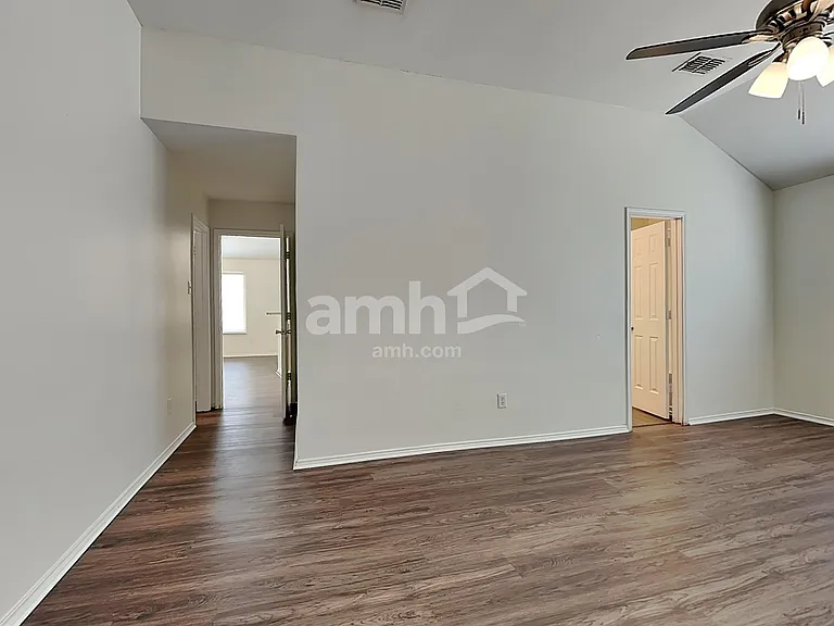 511 Robinwood Dr — Photo 8