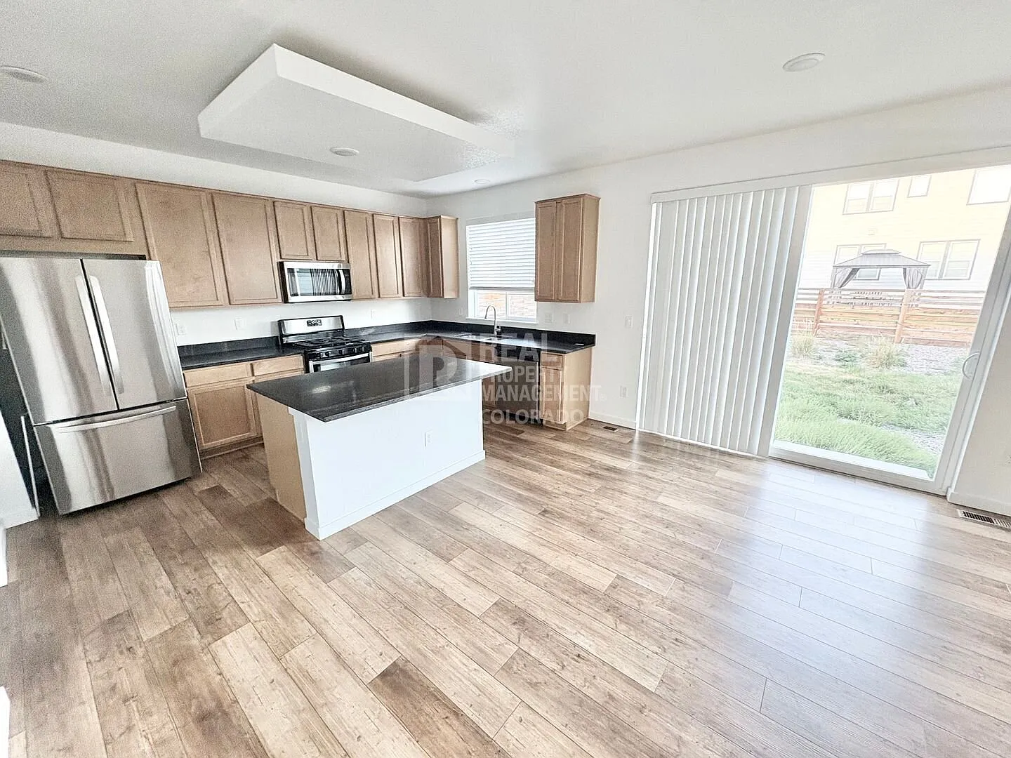 Spacious 4-Bedroom Home in The Aurora Highlands — Photo 4