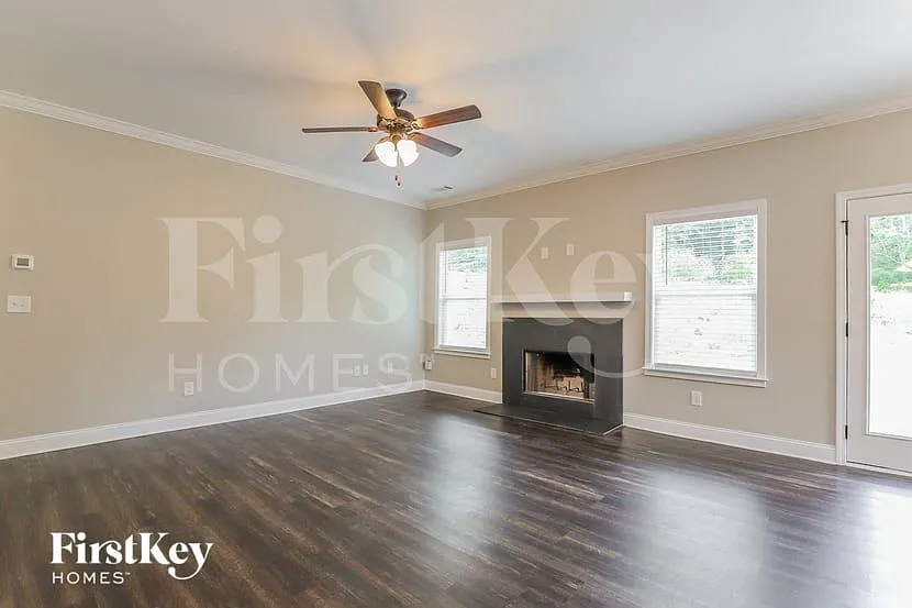 3 bed, 2.5 bath, 2600 sqft, $2,735 — Photo 4