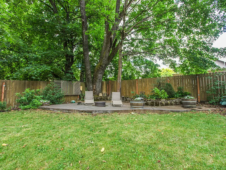 1215 Eugene St — Photo 15