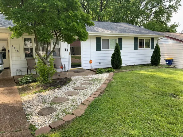 9830 Winn Dr, Saint Louis, MO 63134