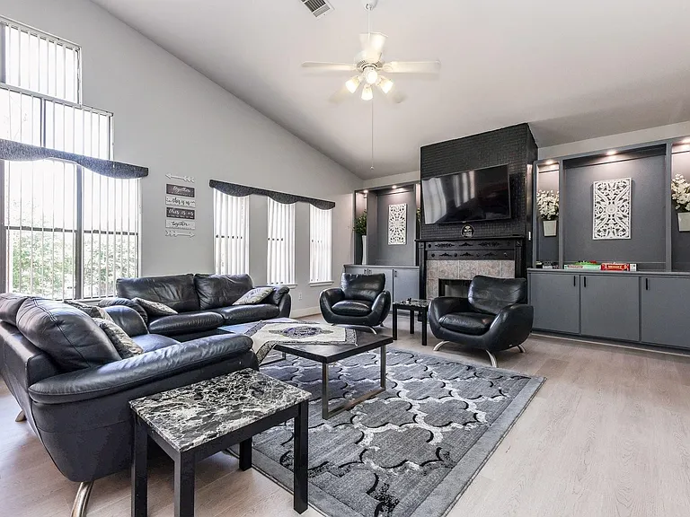 9715 Riddlewood Ln — Photo 13