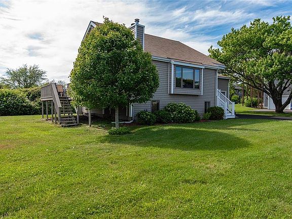 4th image of 49 White Swan Dr