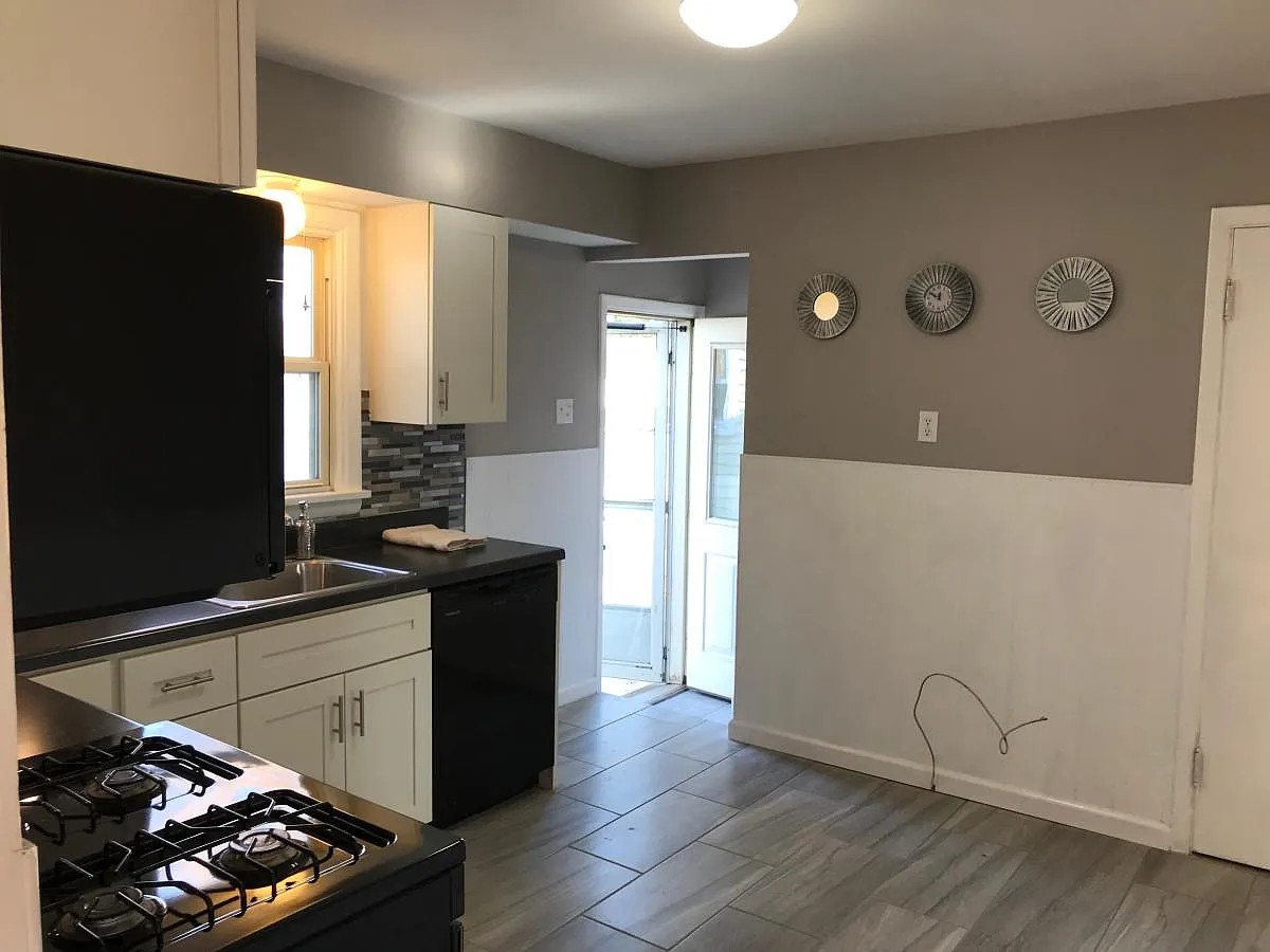 4 bed, 1152 sqft, $2,250 — Photo 4