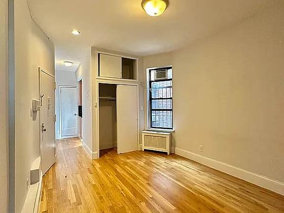 5th image of 117 Christopher St APT 21