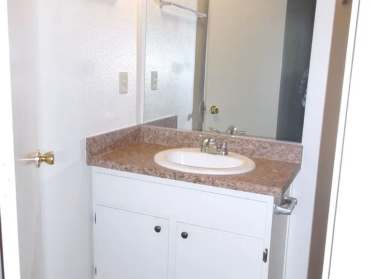 9404-9406 Lenox Pl — Photo 12