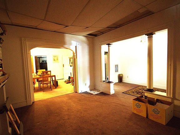 4th image of 426 E 2nd Ave