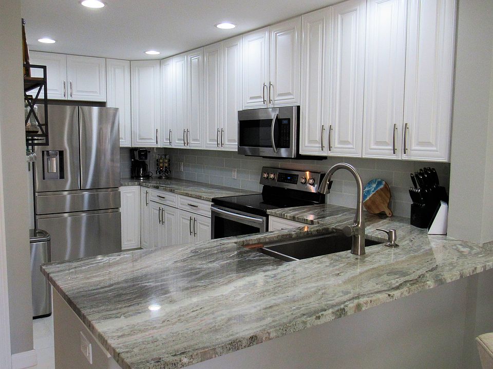Beautiful modern kitchen updated in 2019