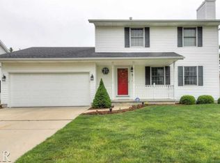 9 Reading Rd, Bloomington, IL 61701